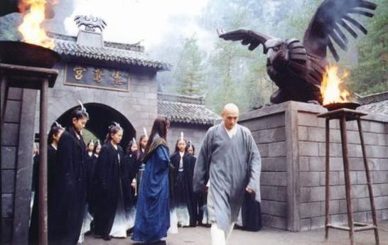 处处都在"解救"众生:为救段延庆,破玲珑棋局;感化天山童姥,化解逍遥派