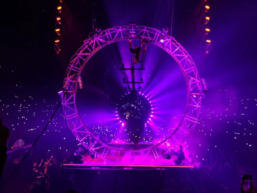 休斯顿慈善家judge roy hofheinz的astroworld游乐园开始向公众开放