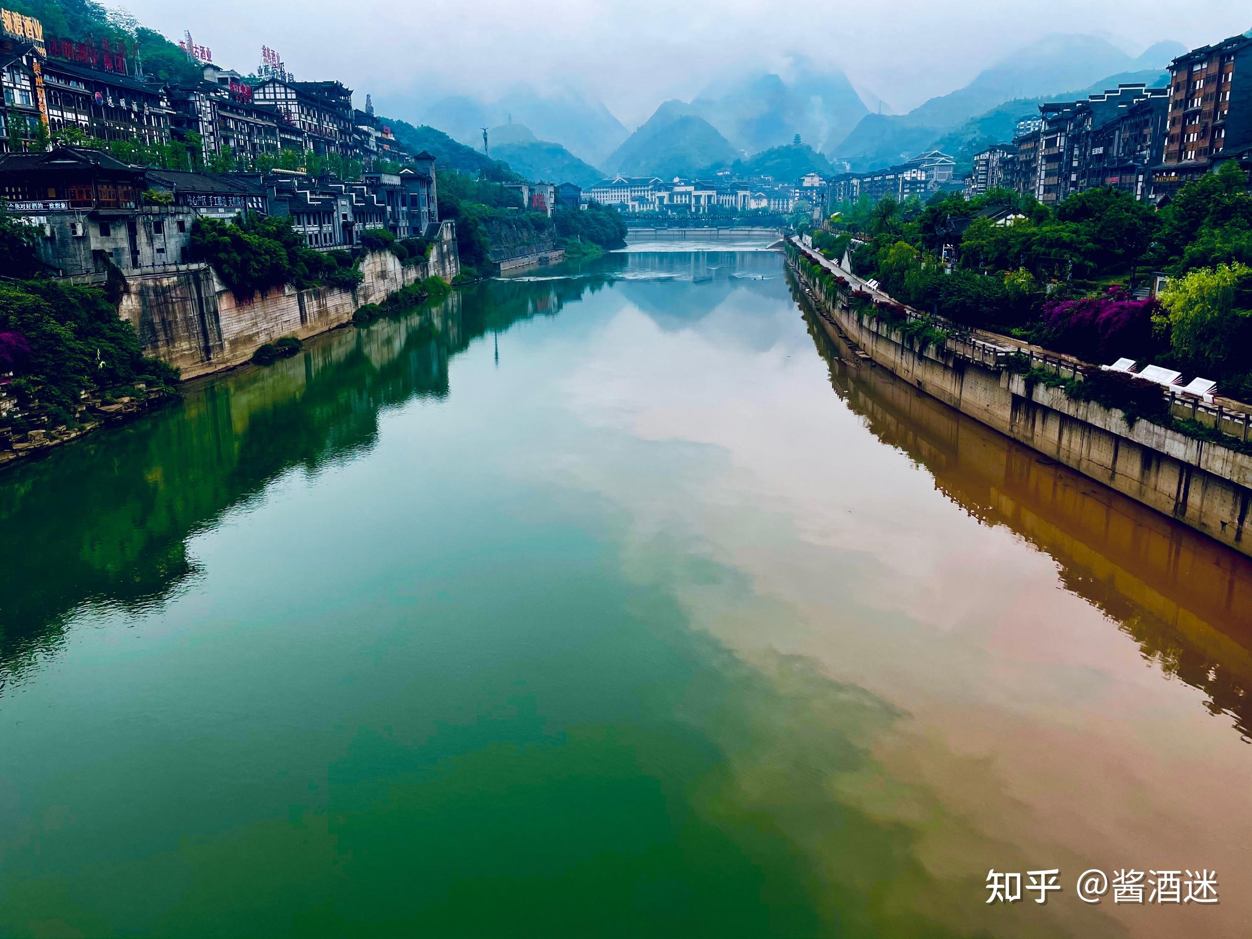 贵州茅台镇赤水河现在还是红色的吗