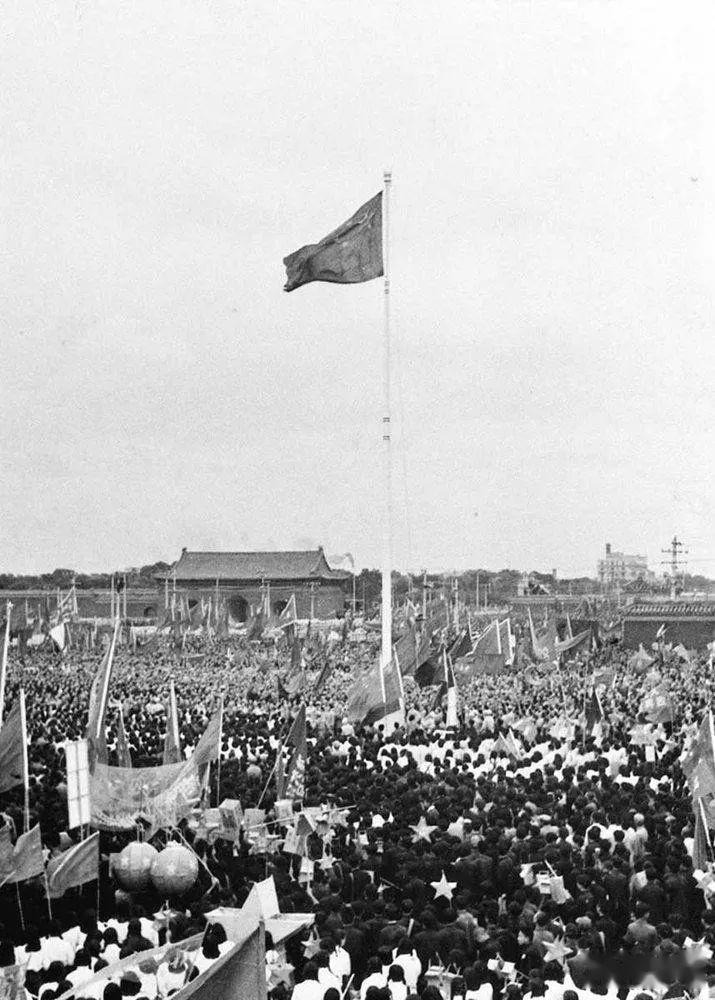 老照片回到1949年看看新中国的开国大典大阅兵能给我们带来那些感动