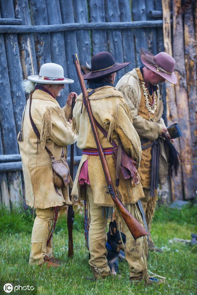 《荒野猎人》中的山人曾是美国西部最狂野的猎人代表,但最终却因种种