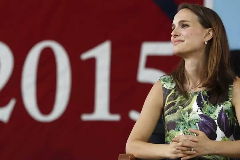 2015年5月27日,娜塔莉·波特曼作为哈佛大学的优秀毕业生回校演讲,她