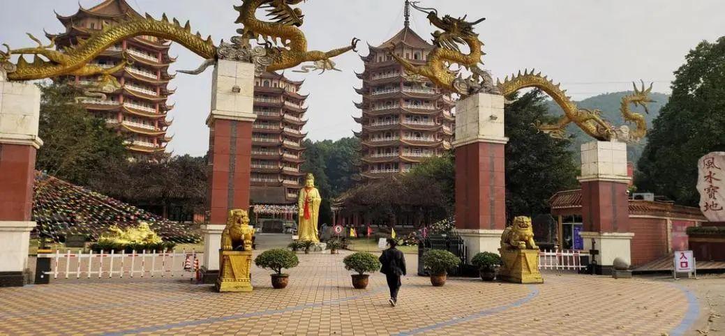 龙车寺塔陵园全称重庆市北碚龙车寺塔陵园有限公司,是一家国有独资的