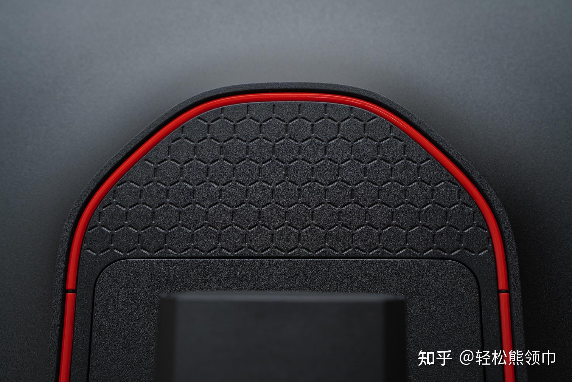 一个显示屏多个接口在目前已经是常态,这显示器配备hdmi2.1*2 dp1.
