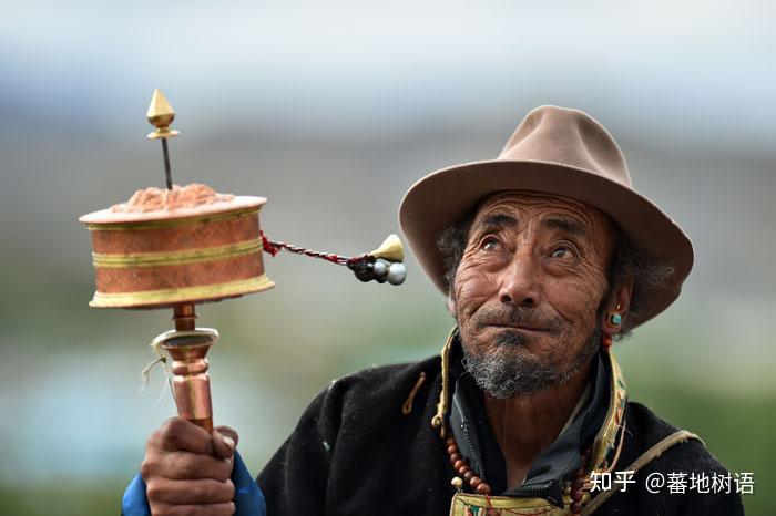 历时数年,跪数千公里到拉萨|西藏的朝圣者有多么震撼人心?