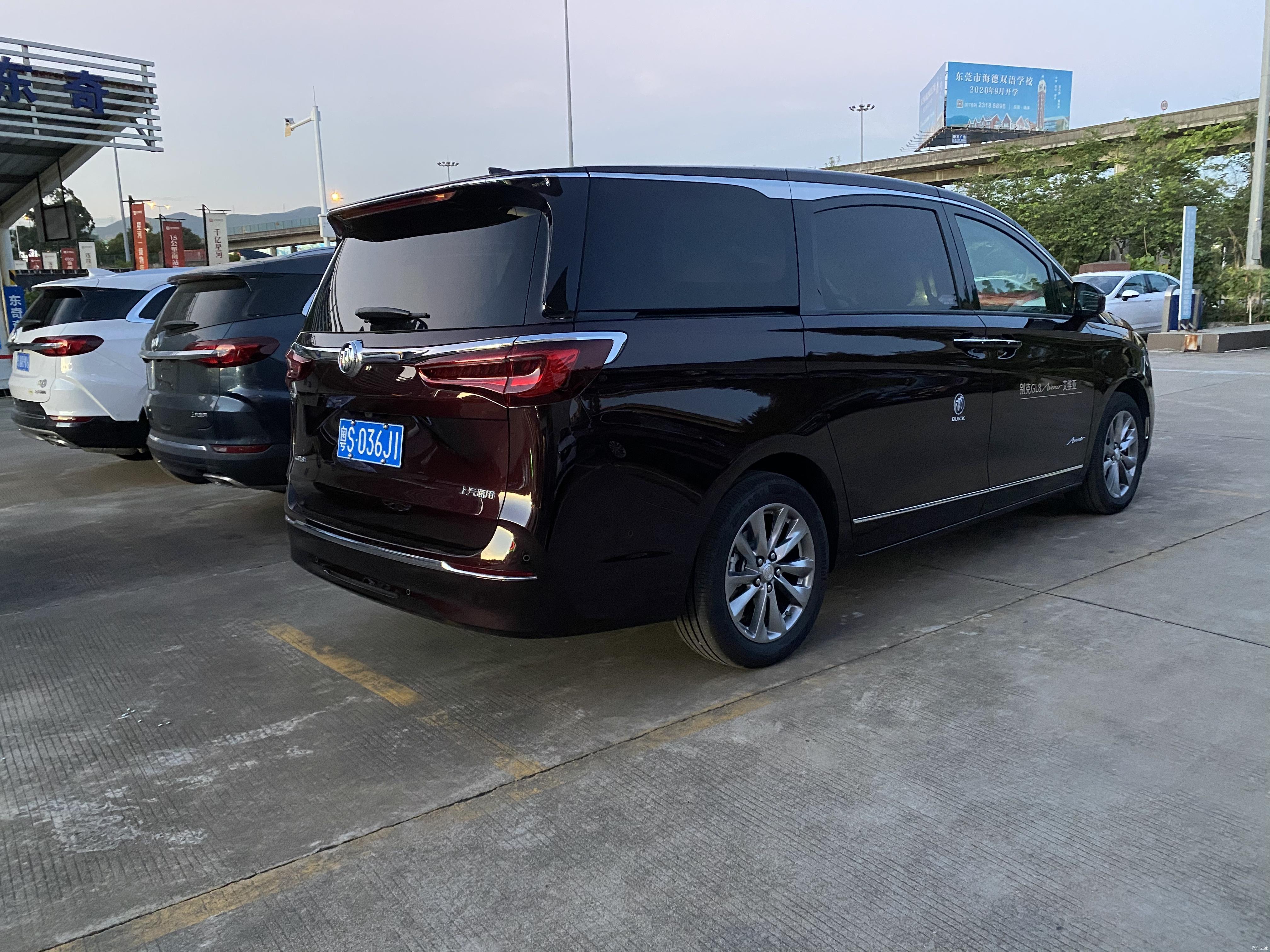 到店实拍中高端mpv的荣耀王者别克gl8avenir东莞实拍