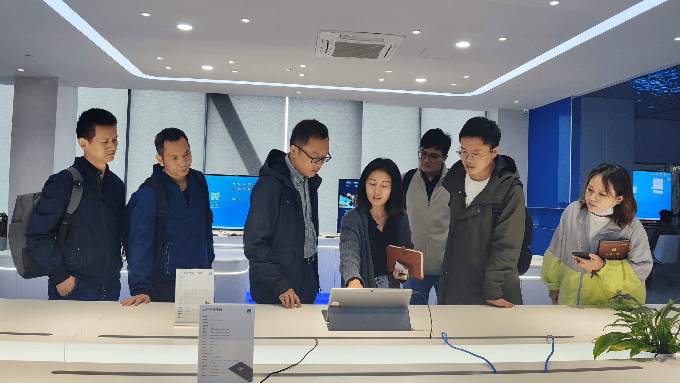 中国移动杭州未来城分局王翱翔局长协移动云计算专家参观云针科技