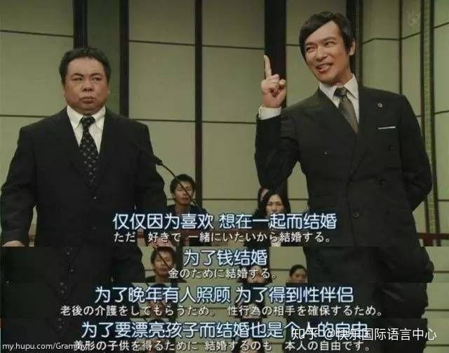 该剧讲述的是官司胜诉率高达100%却性格偏执的律师古美门研介,和坦率