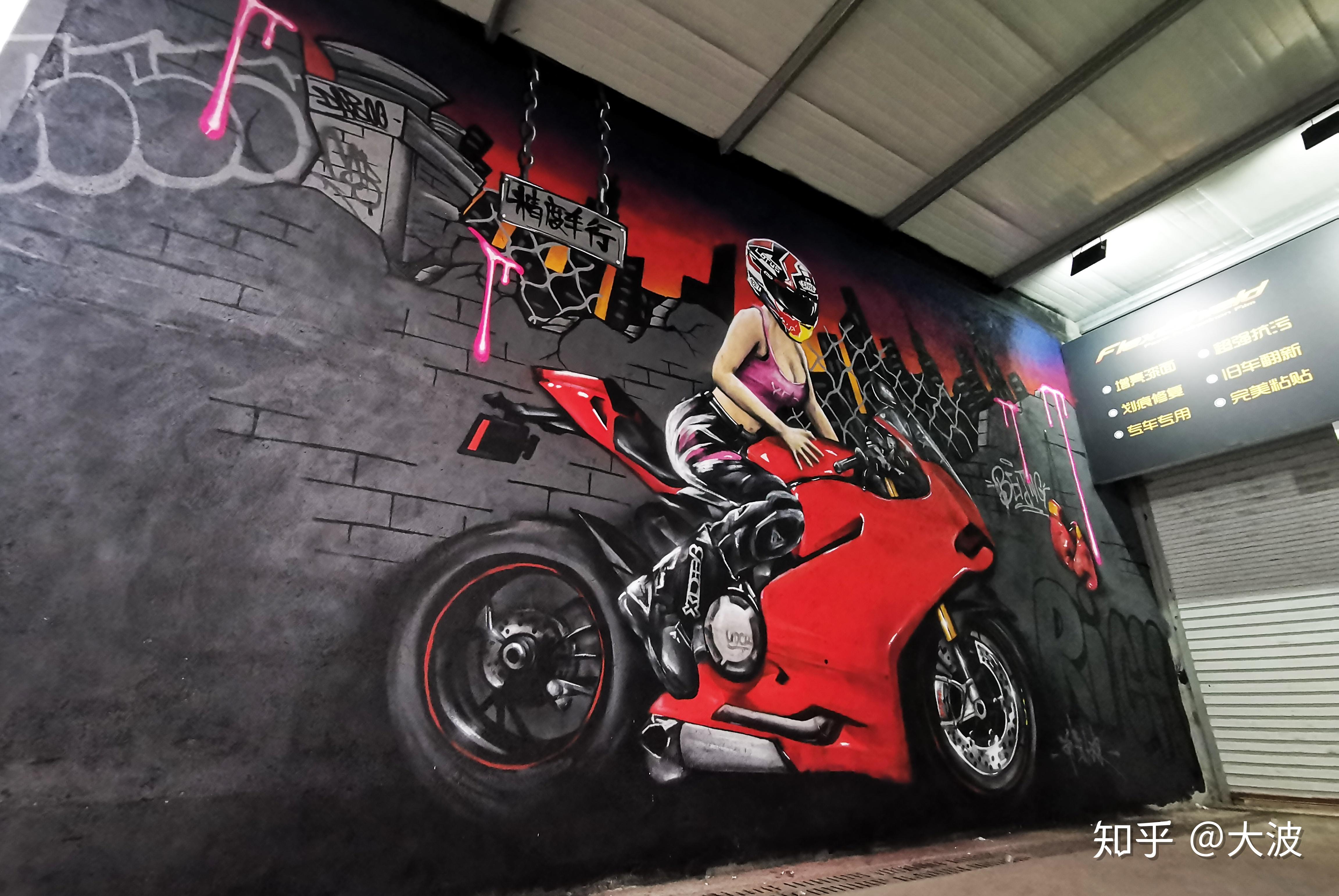 性感女骑涂鸦墙杜卡迪1199机车女骑士原创街头涂鸦北京南城大波