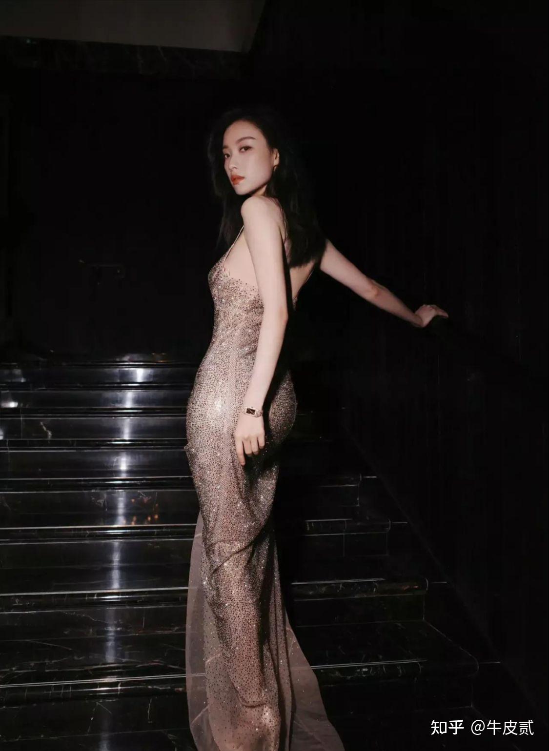 "大秀春光"还不害臊,杨颖挤不进的红毯,她却深v露背艳压全场 - 知乎