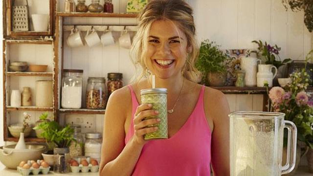 sara lynn cauchon的视频彰显了她活泼,有趣的健康生活方式,从中你