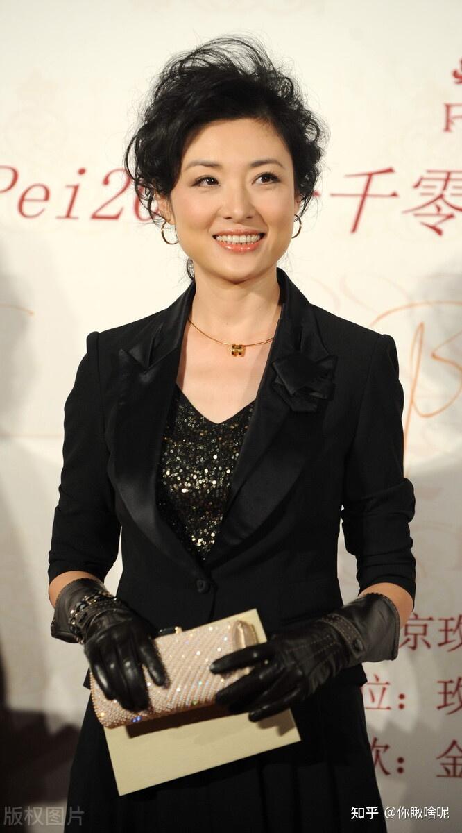 央视周涛:二婚嫁大8岁富豪,婚后生一女,如今女儿比她还漂亮 - 知乎