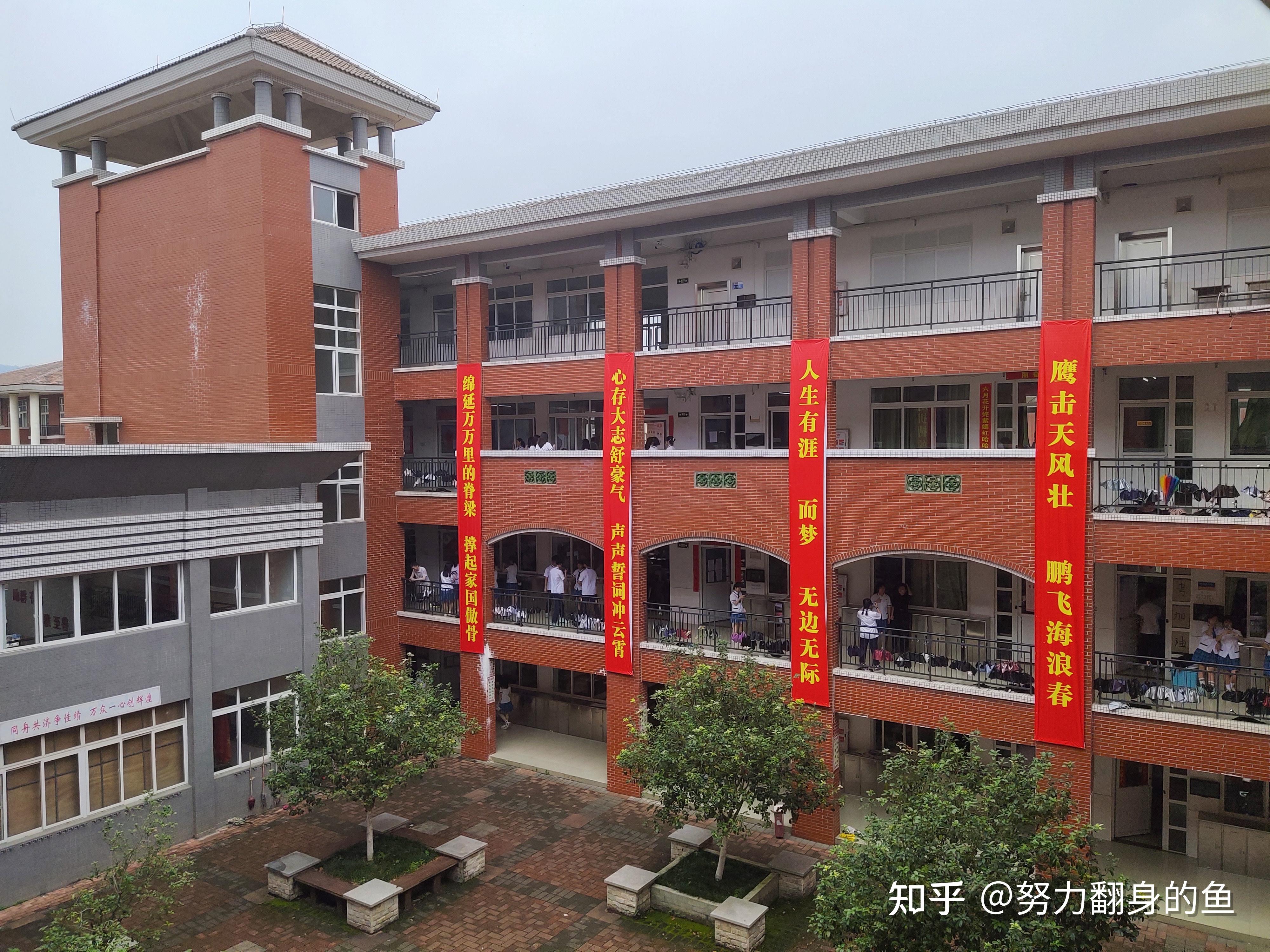 韶关市第一中学的宿舍是怎么样的?很多人说这几年景气不好是真的吗?