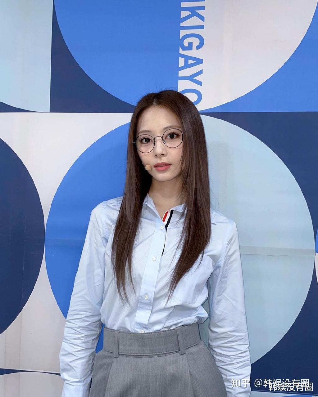 周老师上线twice周子瑜晒人气歌谣认证照美貌吸睛