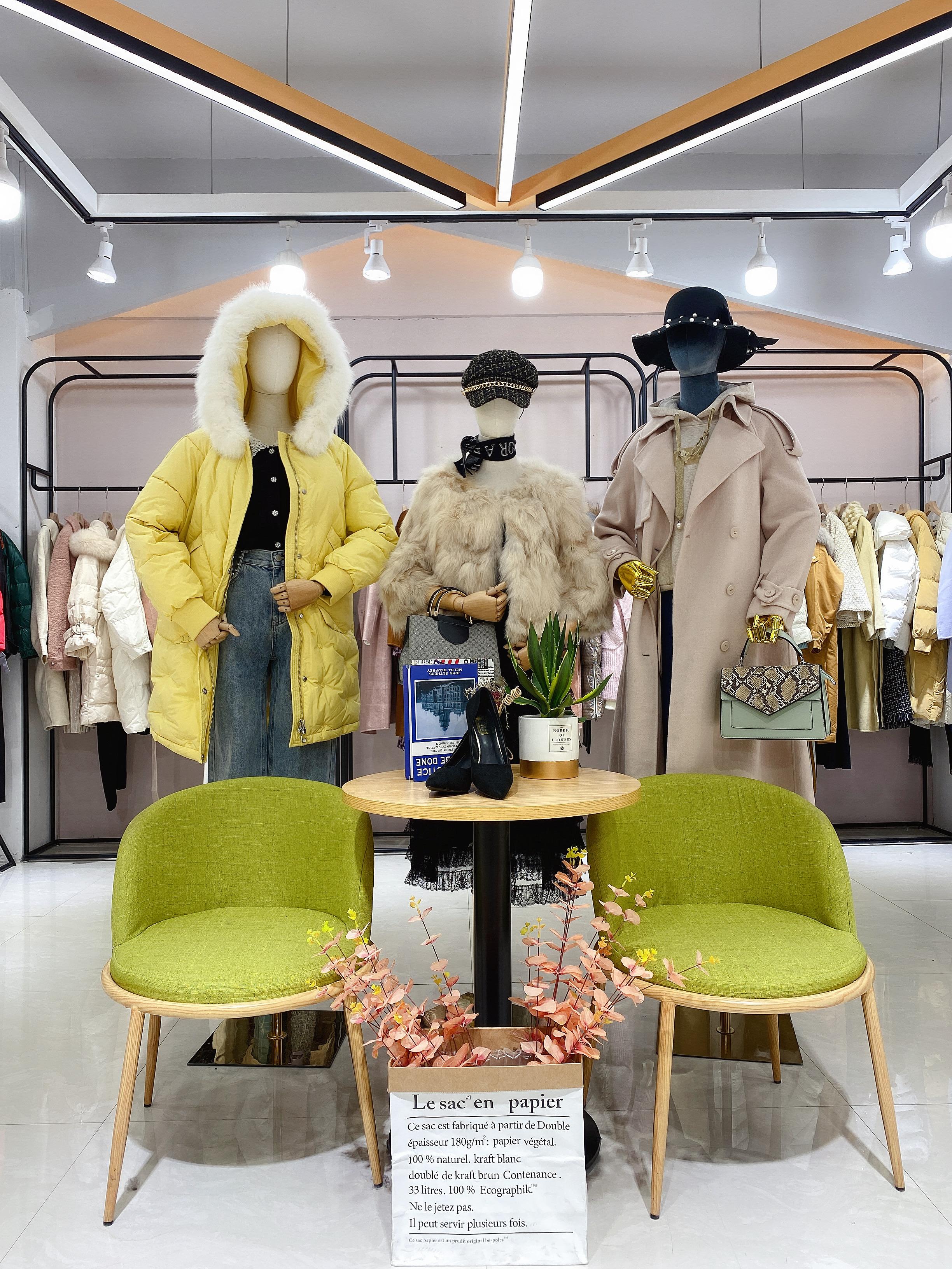 三彩秋冬陈列图联系电话:139-0249-5383石建大厦c座5楼烁熙服饰整层