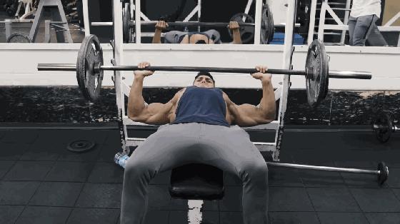 你还在认为胸肌中缝是夹出来的这是一个严重的思维陷阱