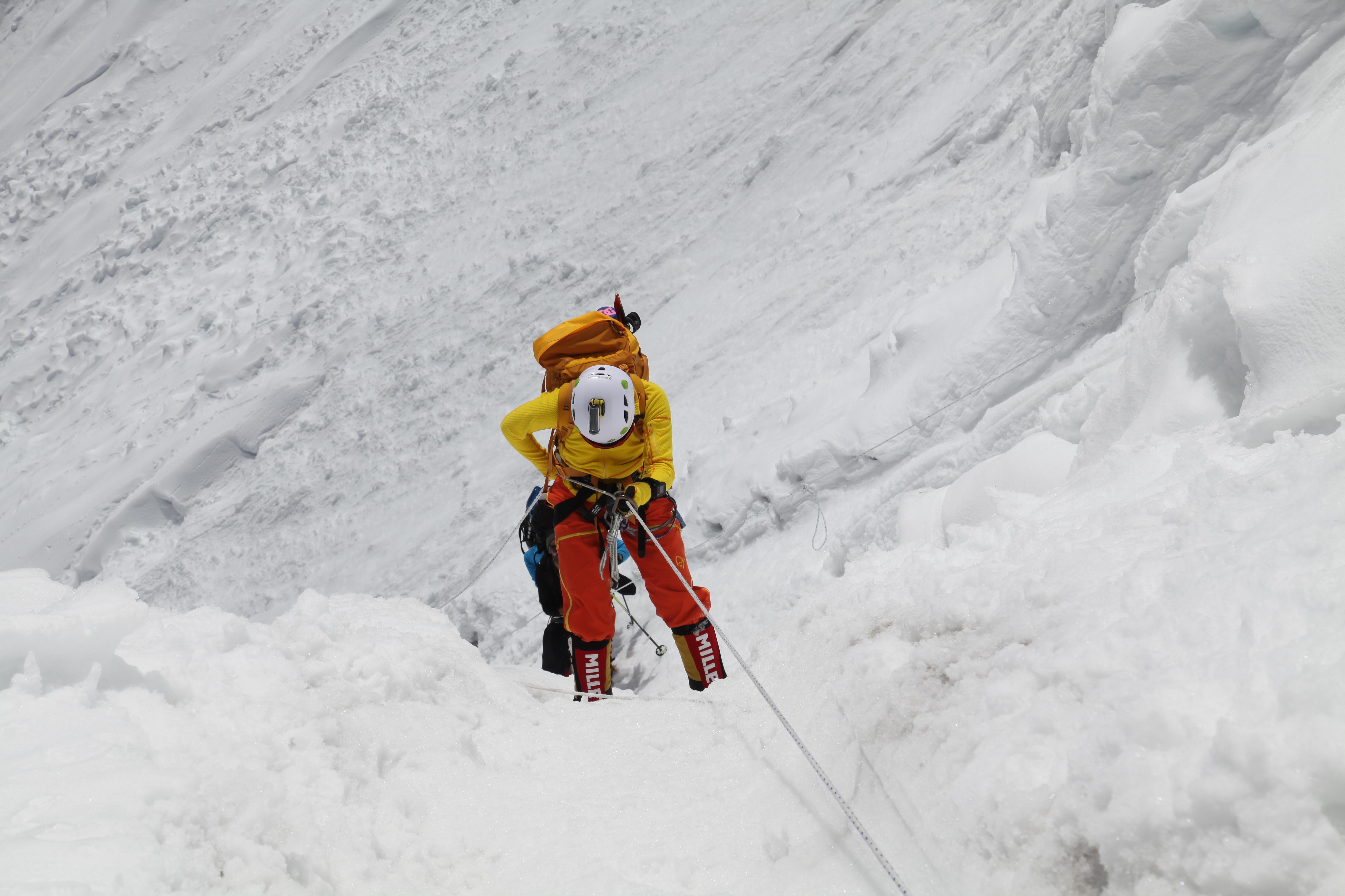 4年攀登14座雪山,首位登顶珠峰南北坡女性--子
