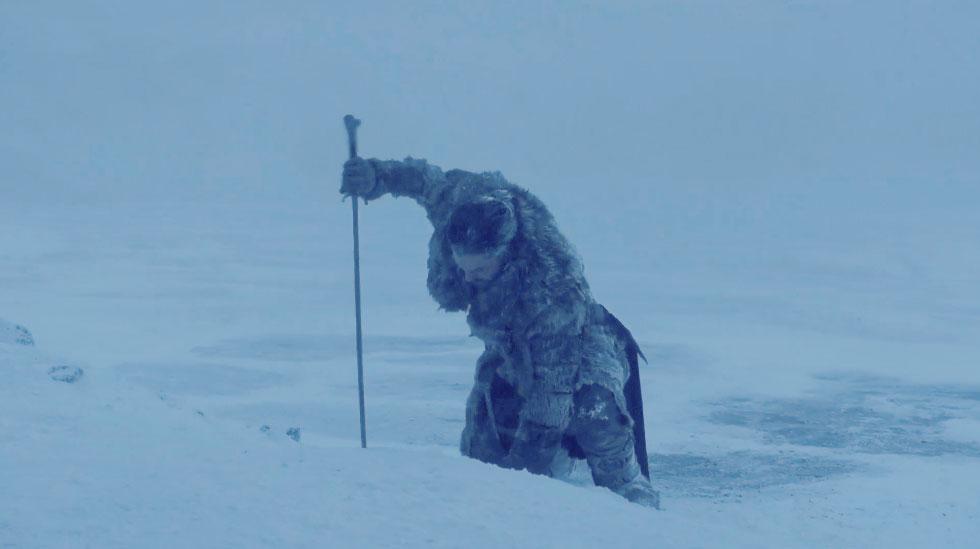 他一直在成长,从一个有着英雄情结但隐忍不发的私生子,成为守夜人