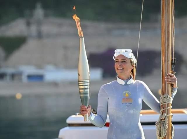 巴黎奥运会马上要在7月26日开始了,目前奥运圣火传递活动已经开始,我