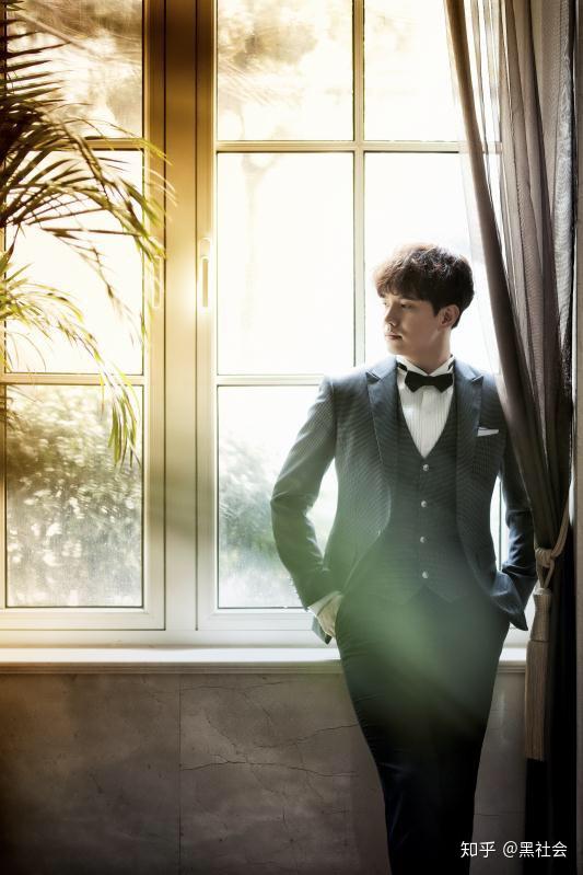 婚纱照男生拍照姿势拍照时新郎怎么拍才好看