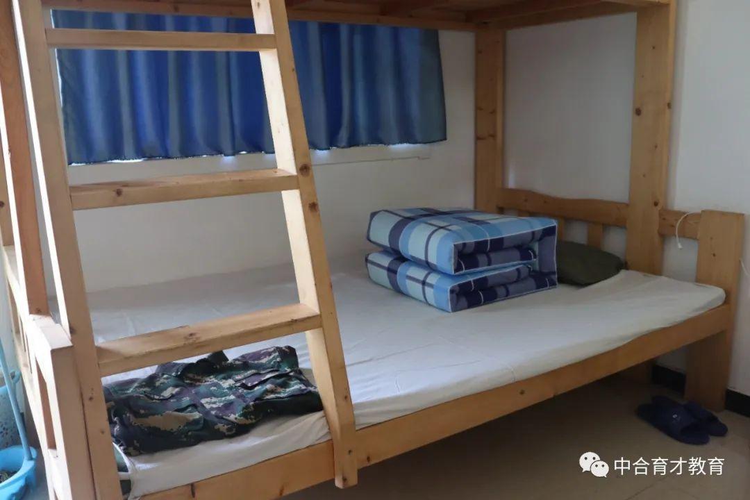 盛华军训基地和中合育才励志成长营第二期在昌平励志国防培训学校同期