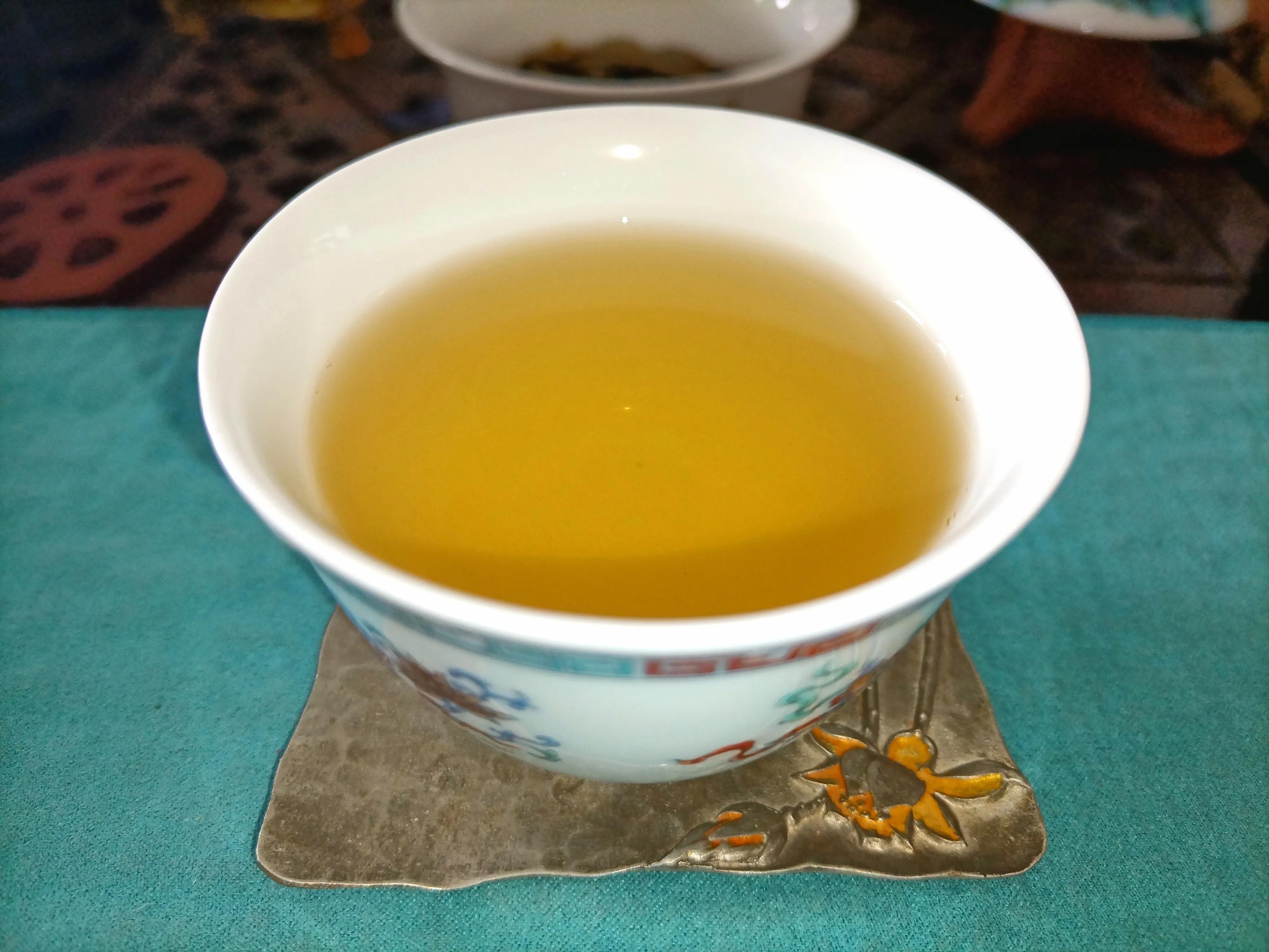 品鉴坝糯藤条茶