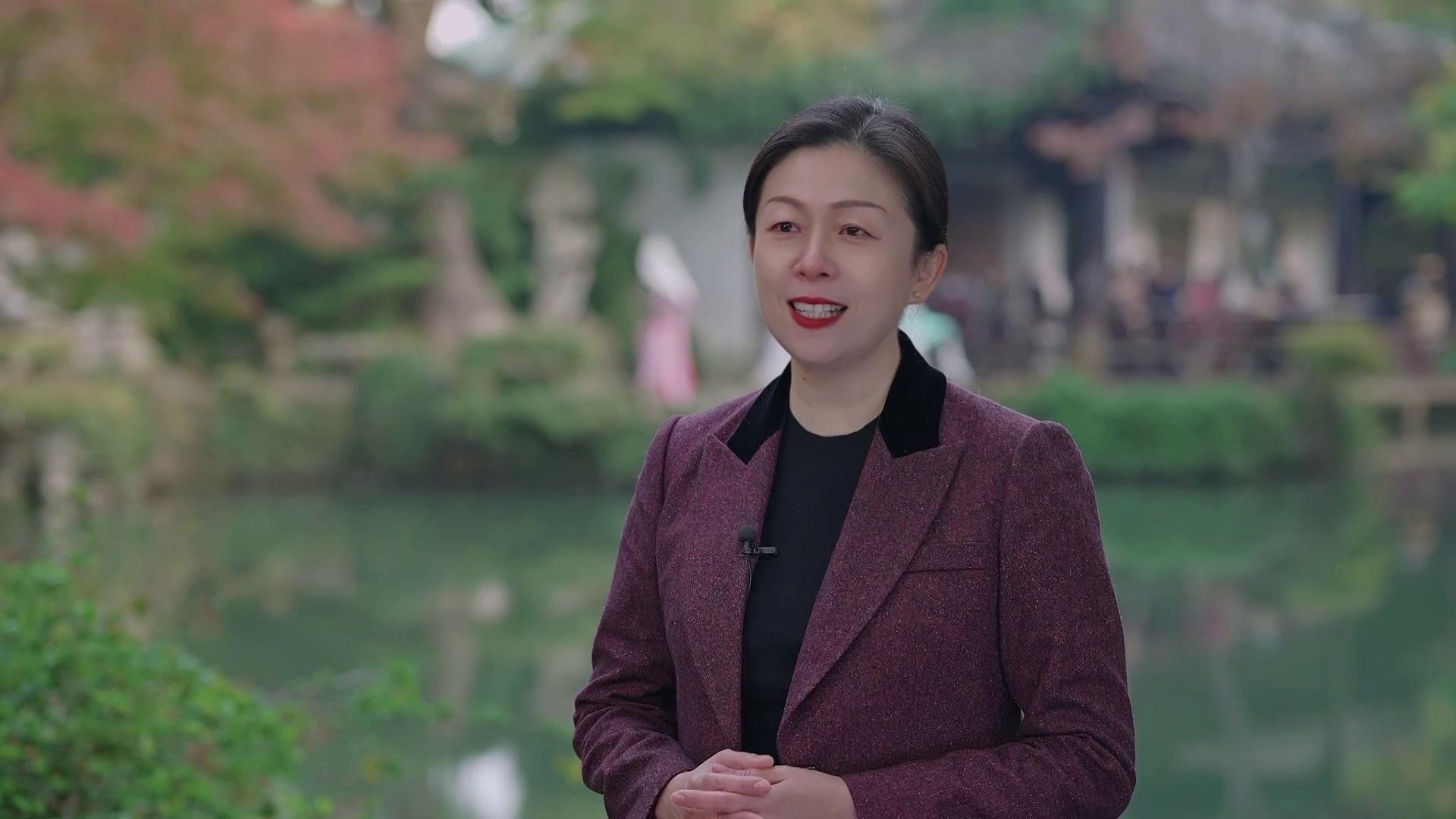 无锡市文化广电和旅游局党委书记,局长蒋蕴洁在无锡惠山古镇寄畅园以