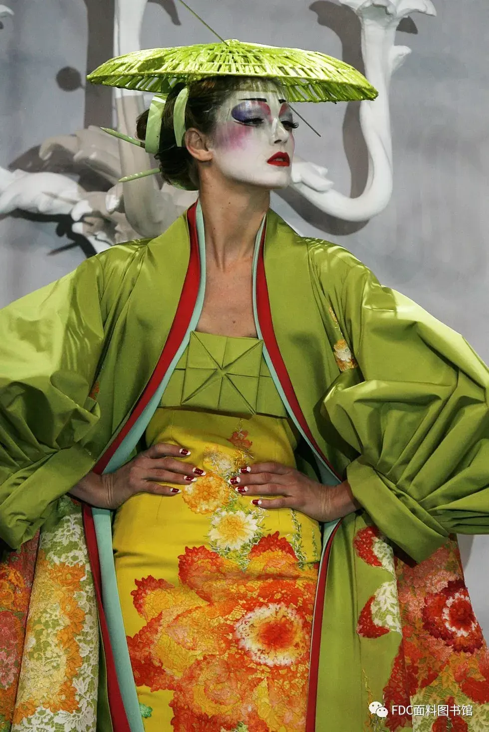 重回时尚圈的海盗爷约翰加利亚诺