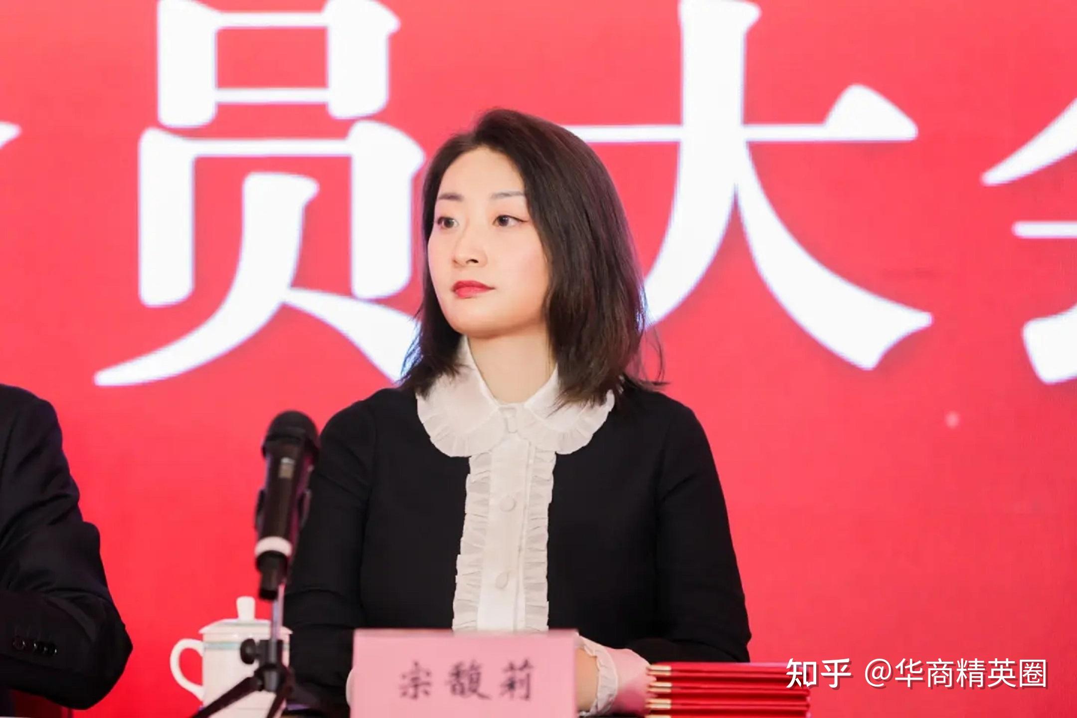 人,毕业于美国洛杉矶佩珀代因大学,现任娃哈哈集团副董事长兼总经理