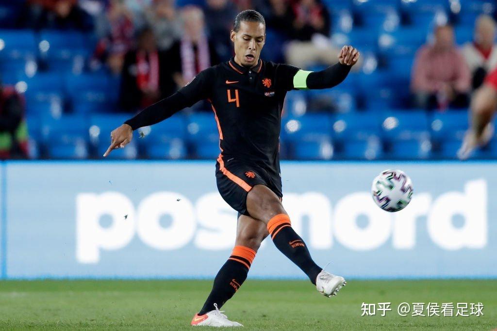 不尊重球迷范迪克重返荷兰队赛后采访推搡球迷被哈兰德完爆