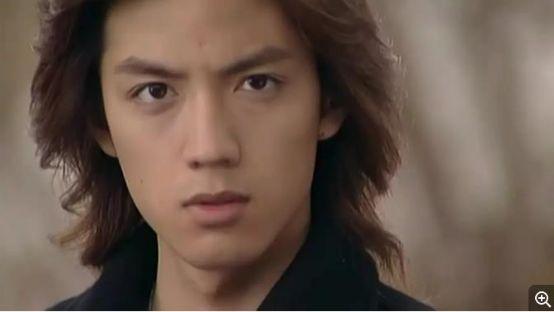 其饰演者为日本国民级男演员,男歌手半田健人,他演巧爷的时候只有19岁