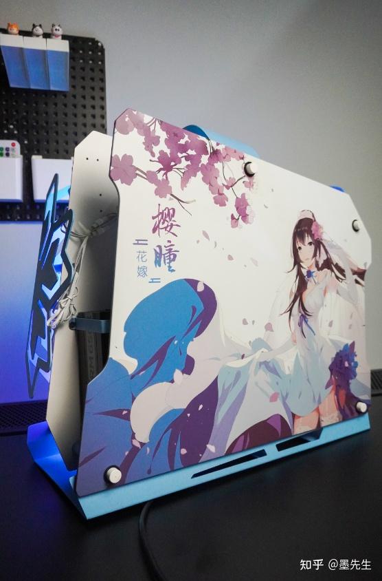 首先是机箱,这款樱瞳x炽果联名的樱瞳花嫁zc-09樱色护盾机箱,不得不说