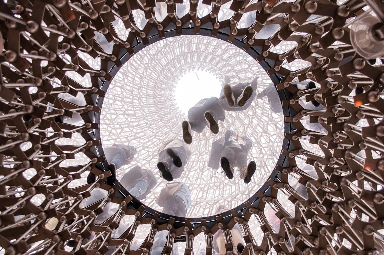 3. 静态展览特点