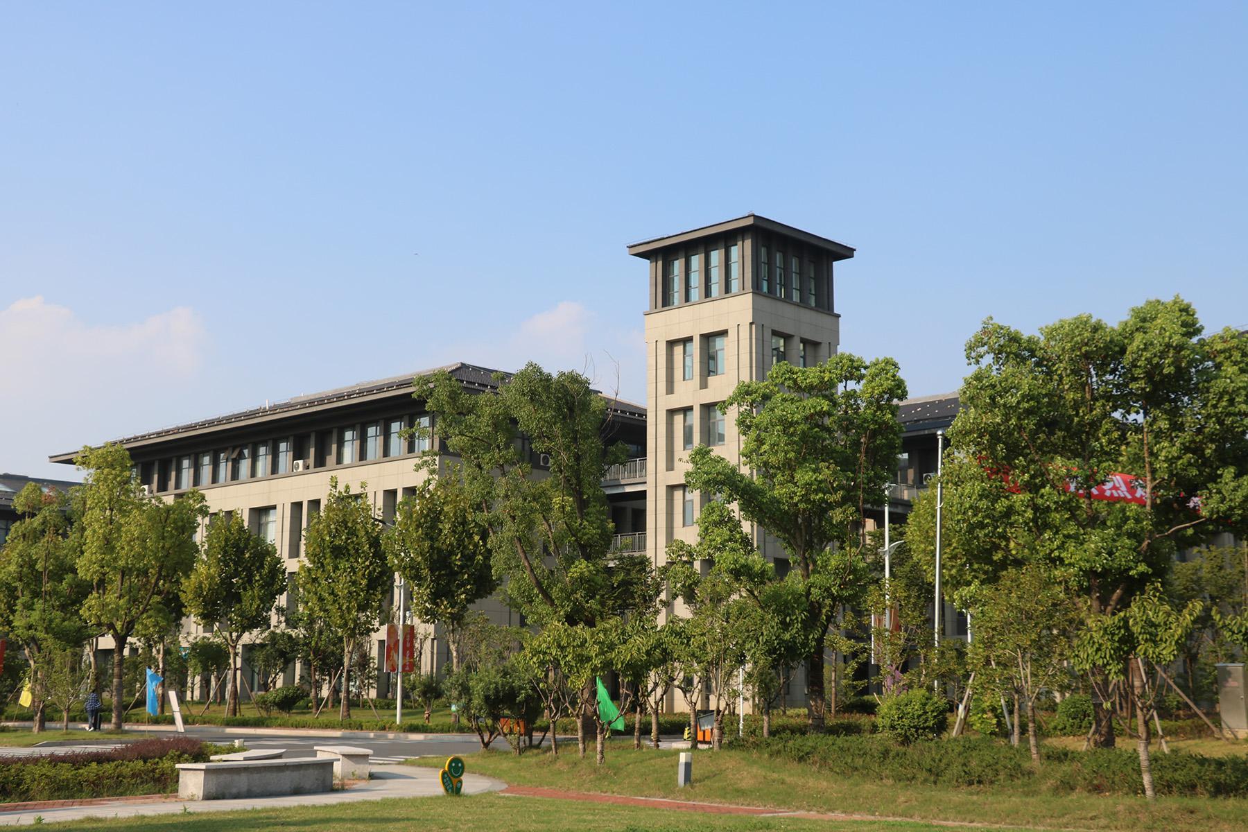 师生矛盾进一步激化,最为典型的是江苏省南京师范大学的中北学院