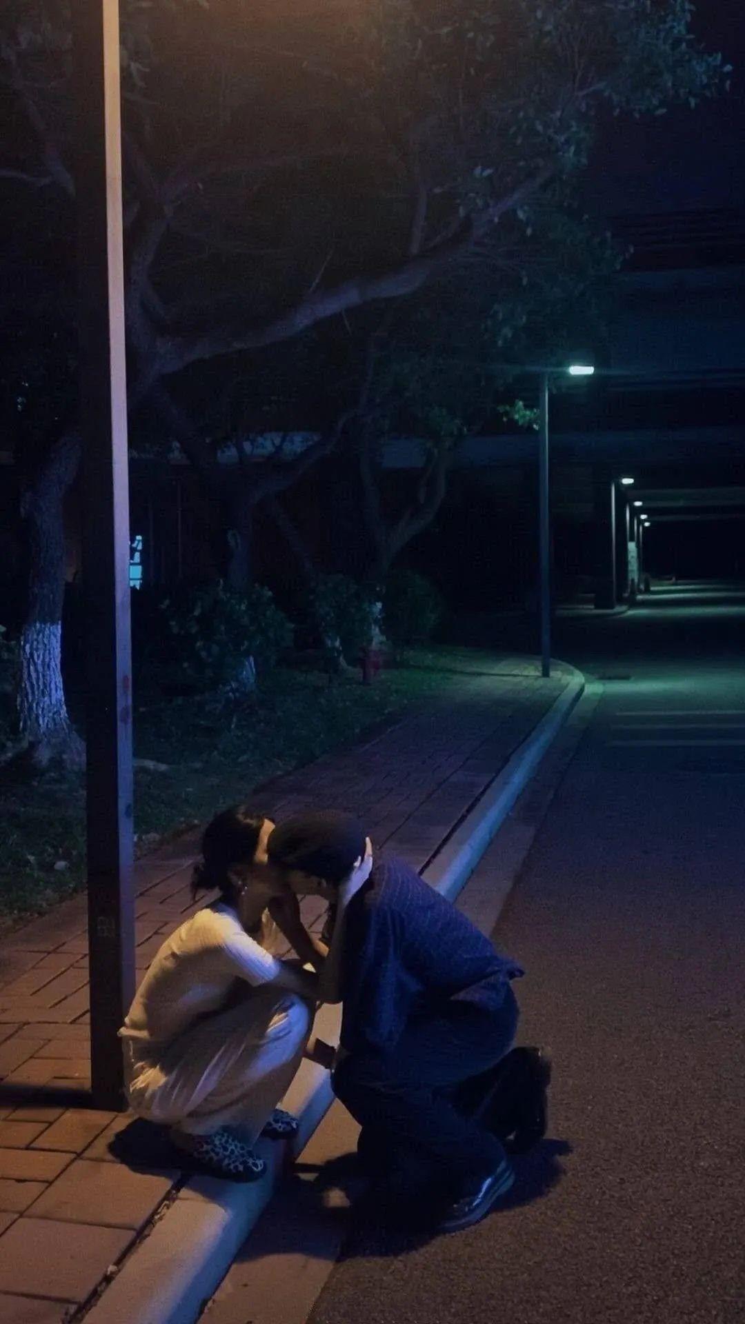 有没有男女亲吻很唯美也很禁欲的手机壁纸? - 知乎