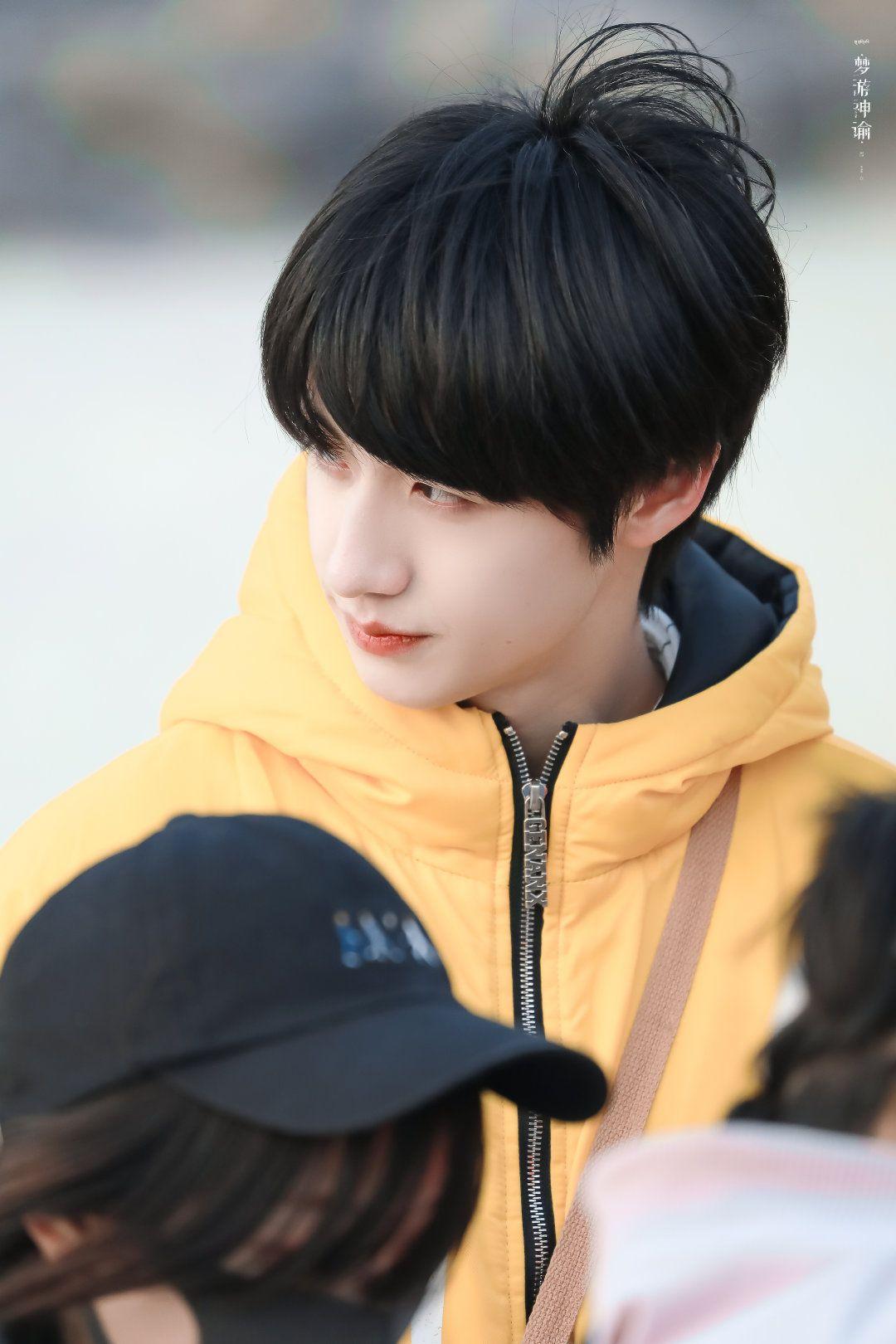 重庆七中的校草朱志鑫长得多好看? - 知乎