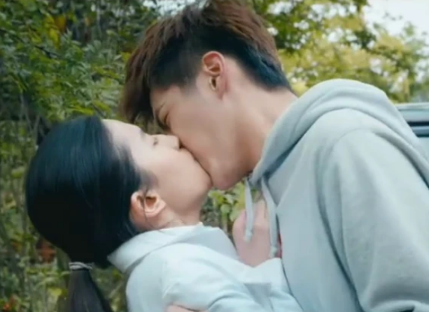 杨颖赵丽颖早看透吴亦凡刘亦菲不愿与其拍吻戏洁身自好吧