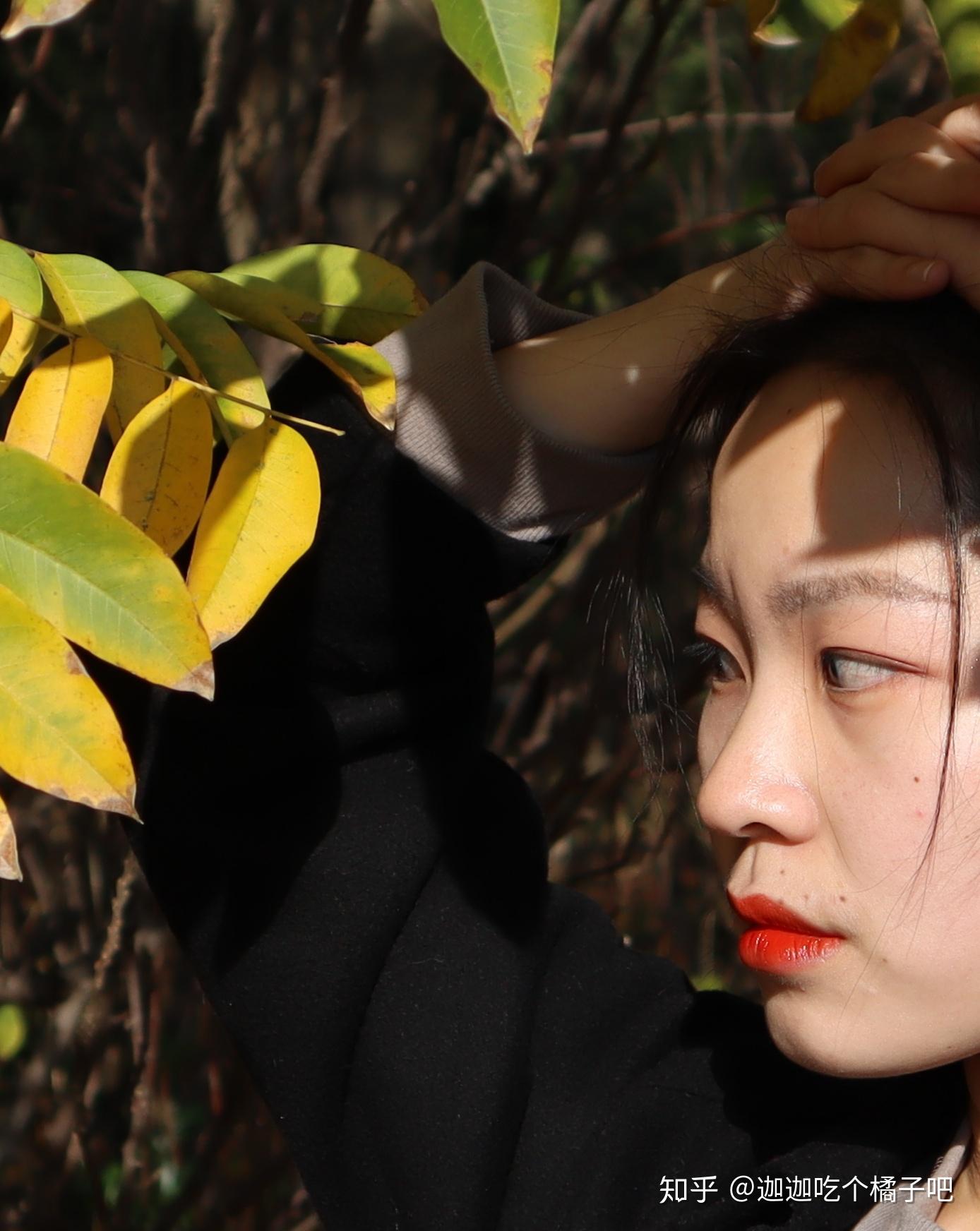 拍照的时候怎么让表情自然