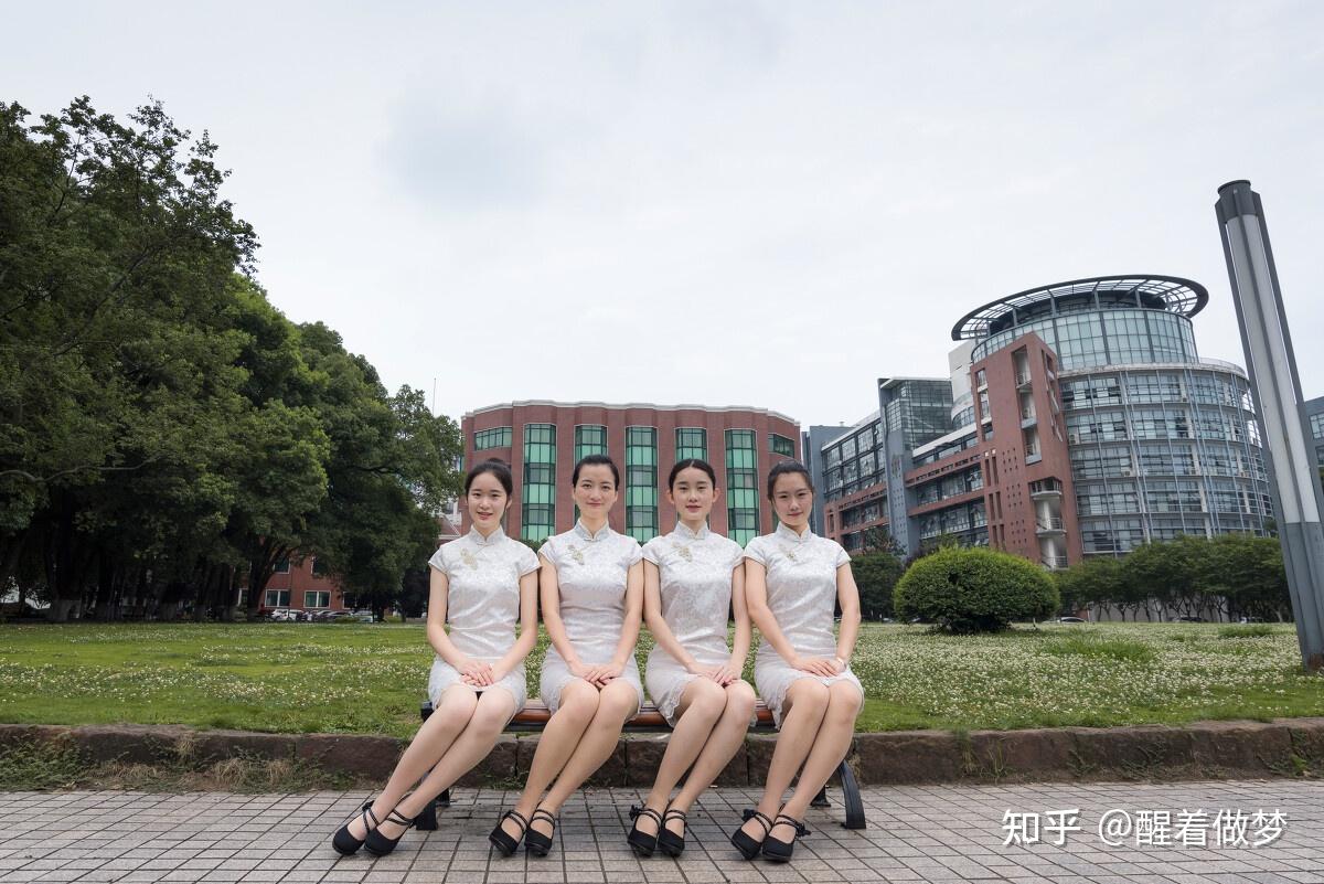 大学礼仪队的女生图片