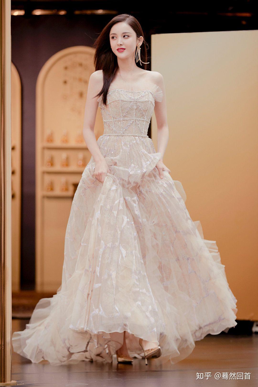 大家有存的让你觉得惊艳的女明星礼服图吗? - 知乎