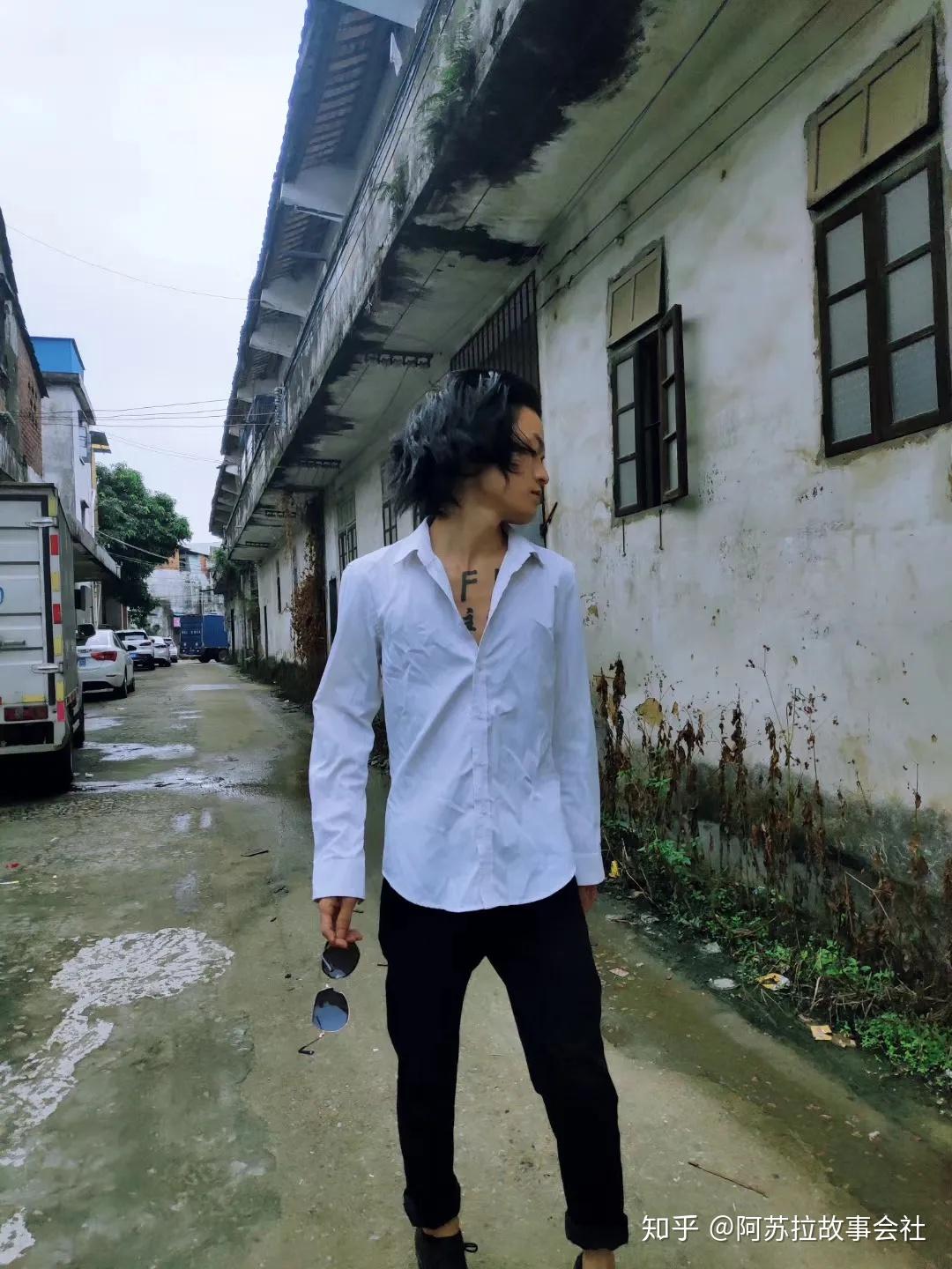 本期采访嘉宾 >>"杀马特"教父,"葬爱家族"创始人罗福兴知名媒体nowre