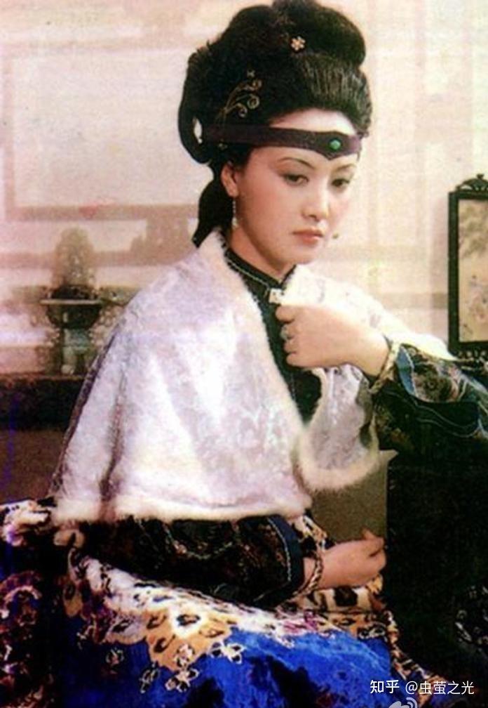 如果你当了贾宝玉夫人,如何在不伤红楼职场和气的情况下,从凤姐手上