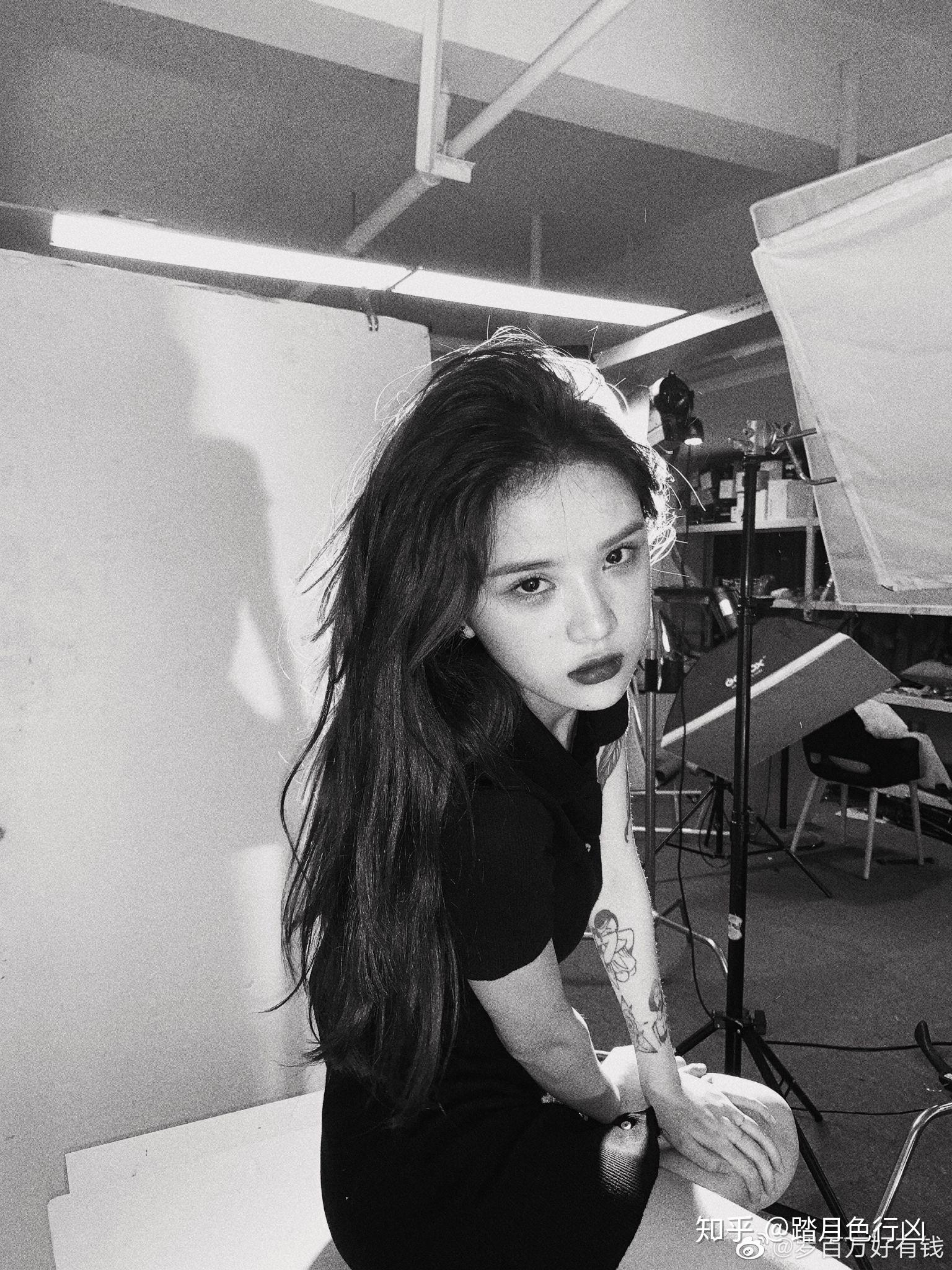 如何看待罗百万疯逼人设