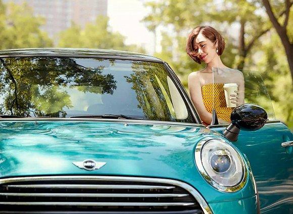 前娱记华丽转身为时尚博主坐拥300万粉丝4分钟卖100部汽车