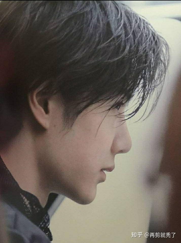 有没有人觉得王一博和柏原崇两人长得很像?