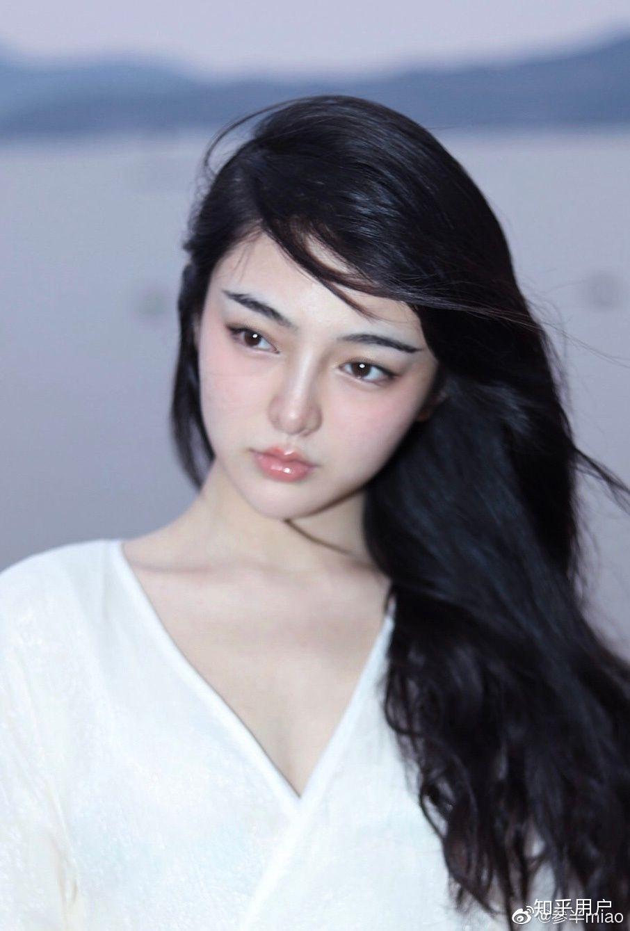 如何评价网红参半miao的脸