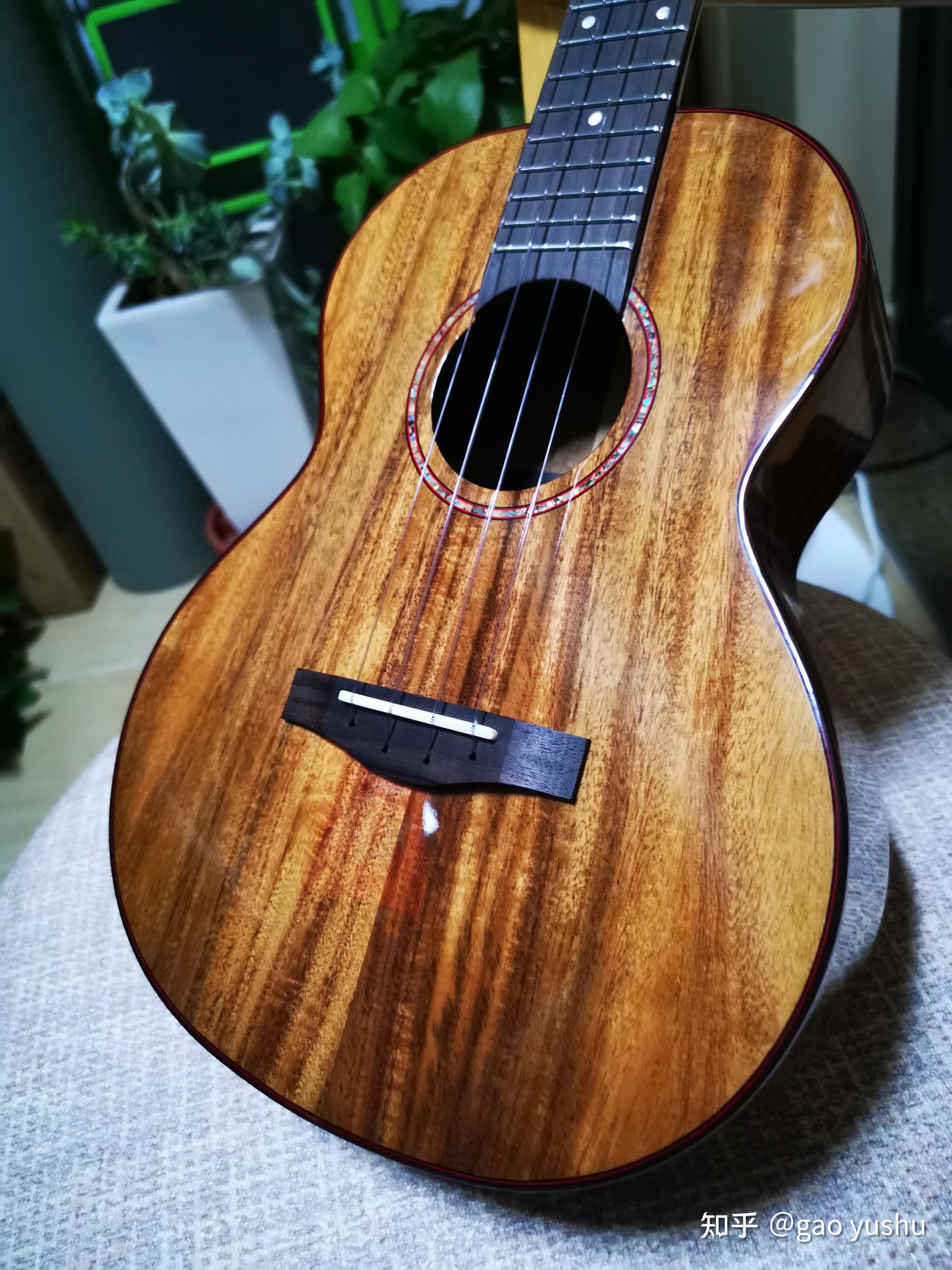 瑞声尤克里里at200,爱她双生花尤克里里at520和艳阳尤克里里20t,这三