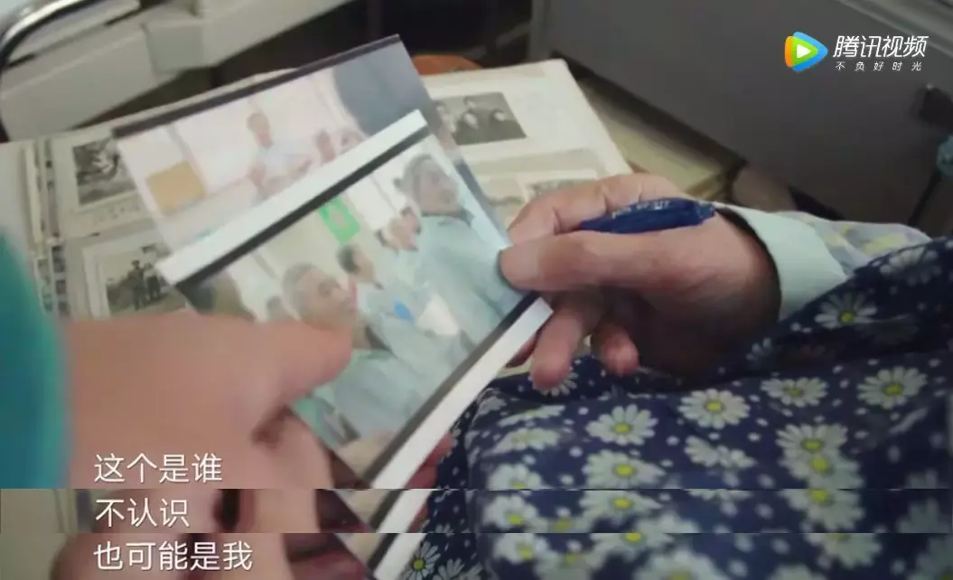 还有的人,如蔡步洲,他怕忘记自己是谁,把一辈子整