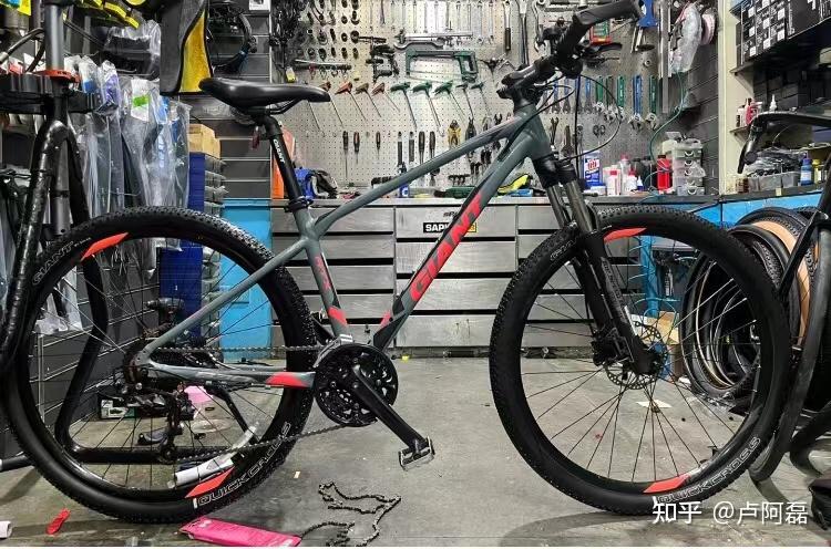 liv meme 1(2098)和meme 2相比,变速套件升级成禧玛诺3×8s了重量14.