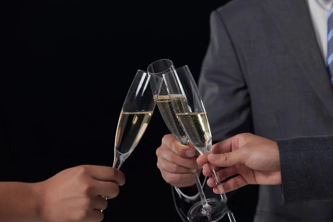 酒桌高手必备:10个不可不知的酒桌礼仪 - 知乎
